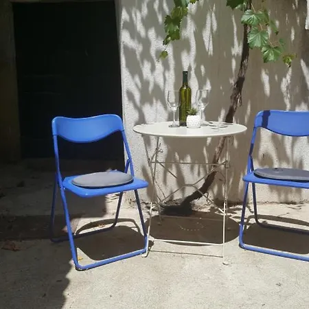 Nanu Apartman *